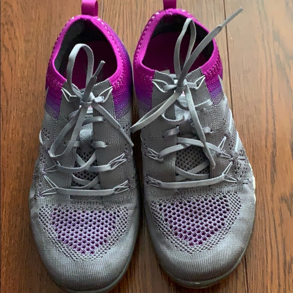 Nike Sneakers... Size 8 1/2
